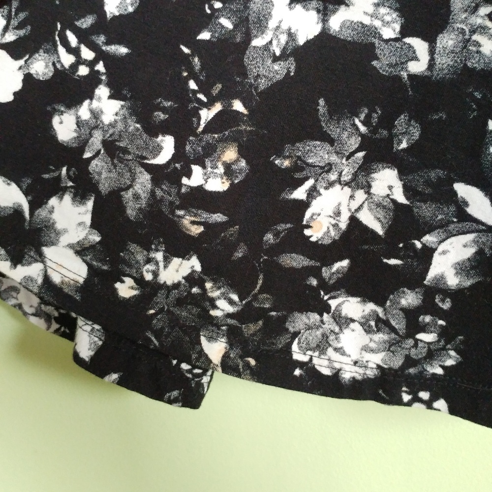 *Donating soon* F21 strappy floral skater dress - Picture 5 of 6